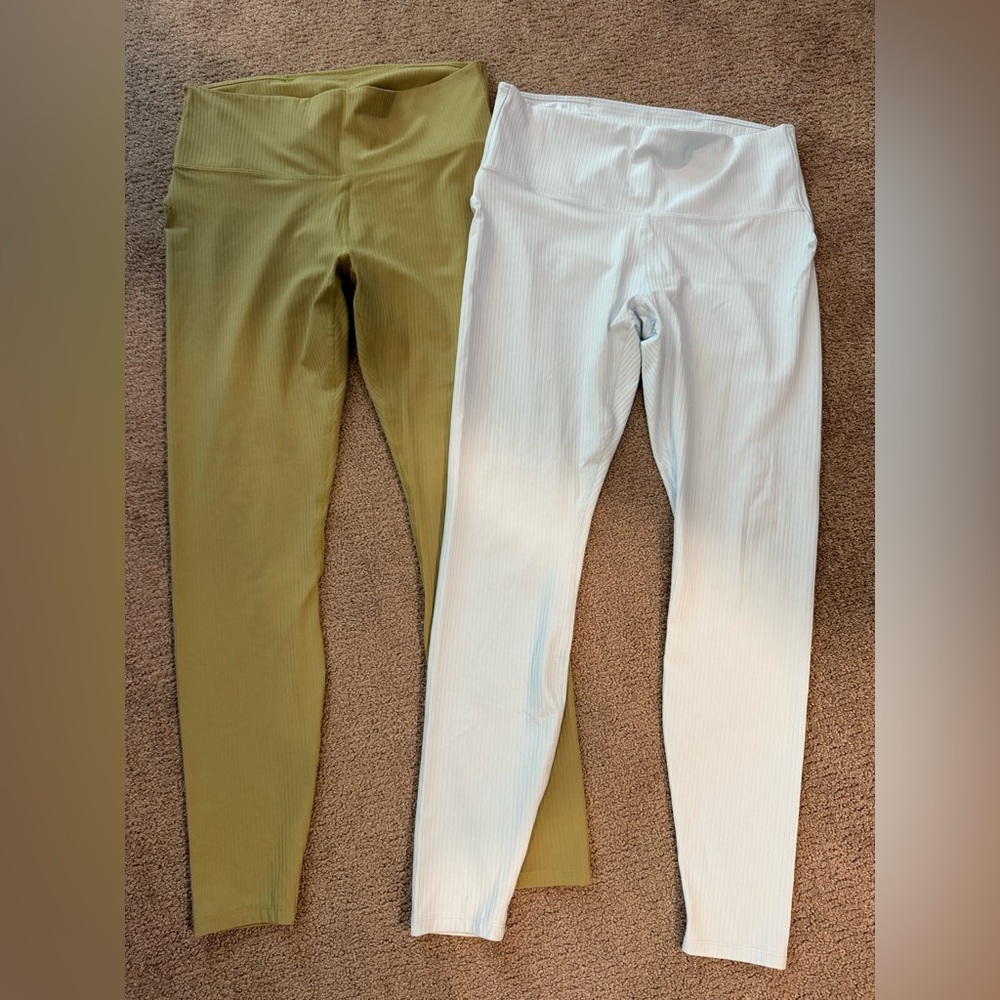 2 pairs of women’s ribbed leggings